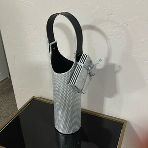 Bottle holder with four coasters - NWOT